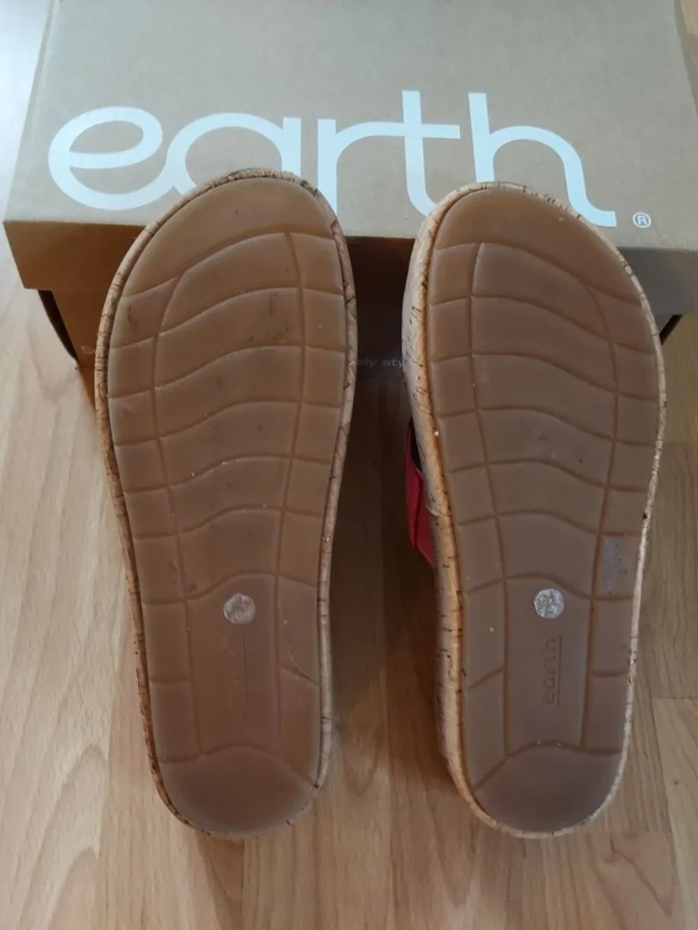 Earth Women's Scotti Slip-On Platform Wedge Sandals - Size 9 - Like New